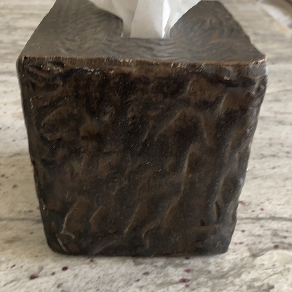Tissue holder - Picture 4 of 5